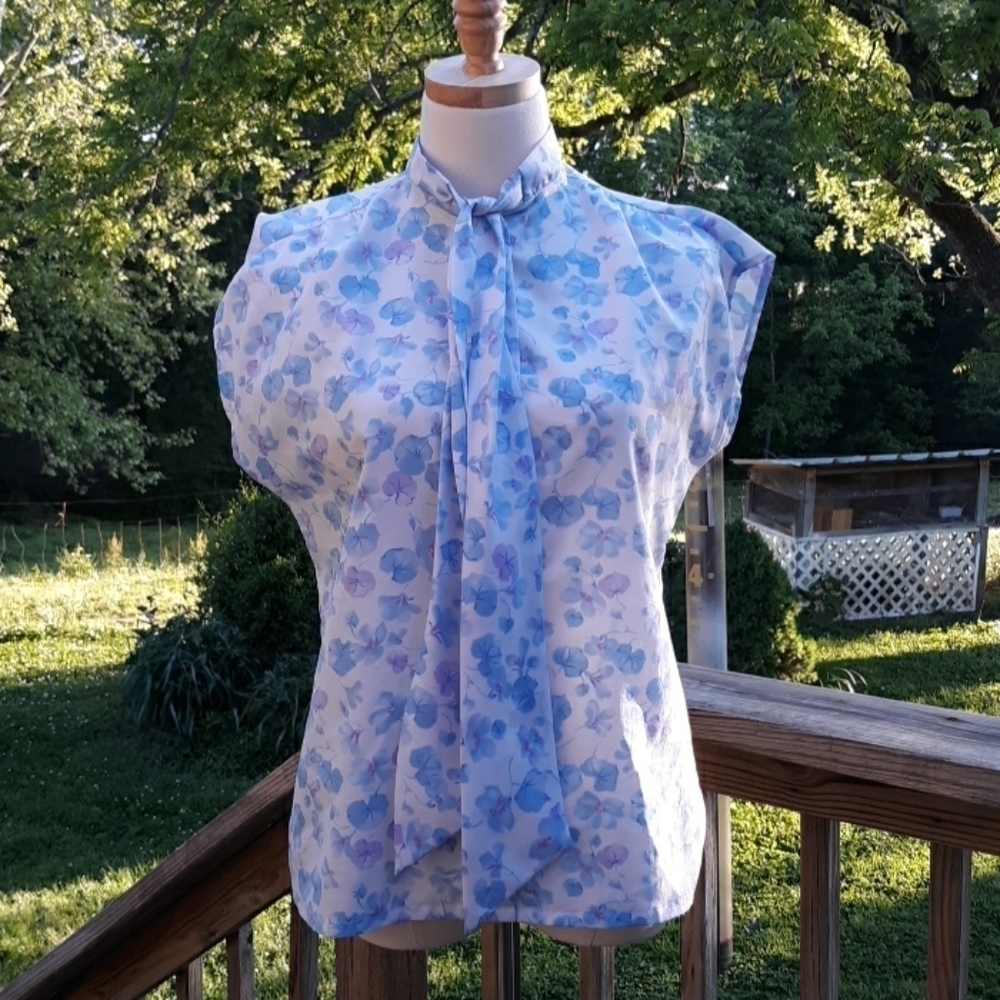 Vintage Judy Bond ladies floral blouse